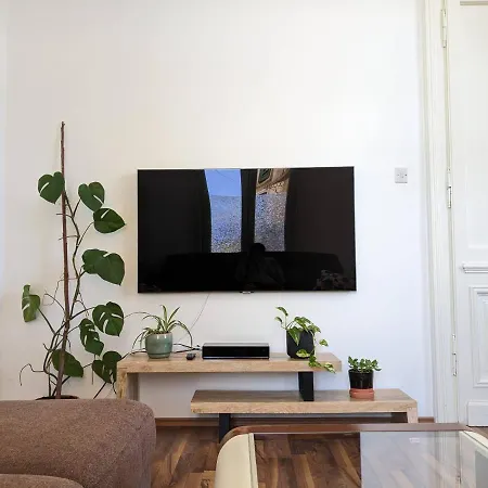 Laura Apartament